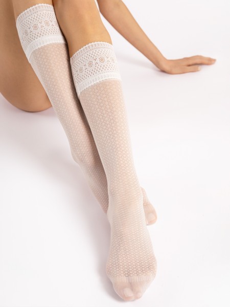 Fiore - 20 denier long socks with a delicate diamond pattern and an elegant lace top